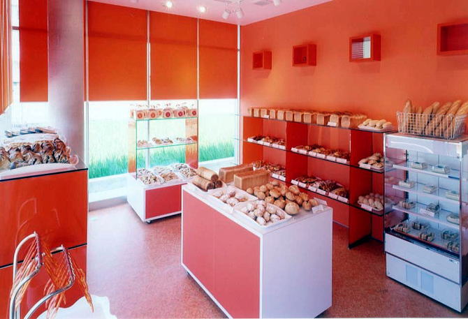 �I�����W�̃C���e���A�ɉf���邨���������ȃp��